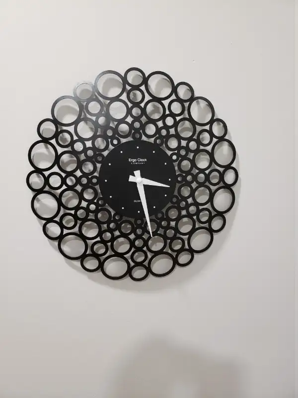 Ergo Wall Clock in Home Décor & Accents in Markham / York Region - Image 2