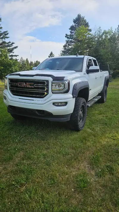 2017 sierra elevation Bsa 6" lift 35" tires New transmission Needs exhaust work Needs a couple windo...
