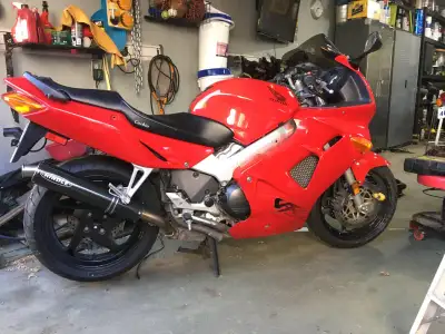 2000 Honda VFR800 5th generation. This bike has been mature ridden and maintained and it shows in ev...
