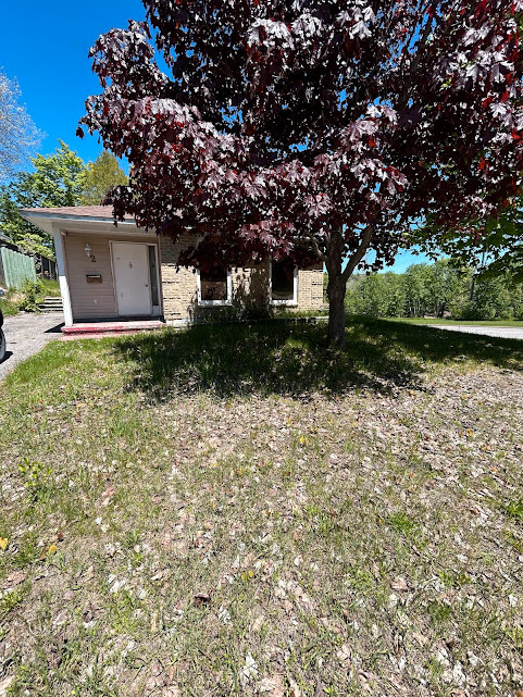 ELLIOT LAKE: 2 Bedroom detached backsplit on a corner lot in Long Term Rentals in Sudbury