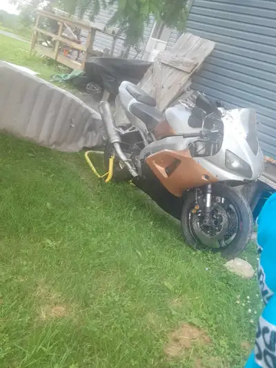 Have a good running zx9r needs fairings runs great have a spare motor as well side some parts