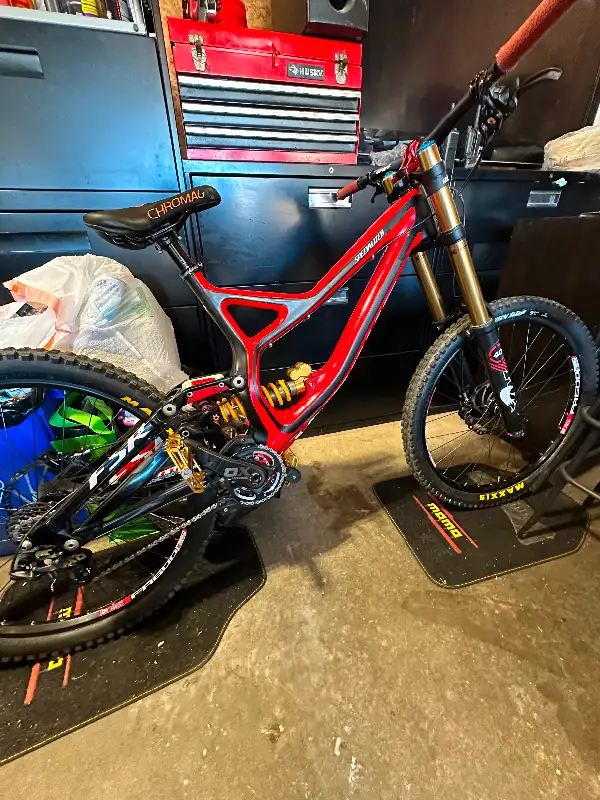 Specialized S-Works Demo 8 Carbon FSR OBO in Mountain in Calgary - Image 2