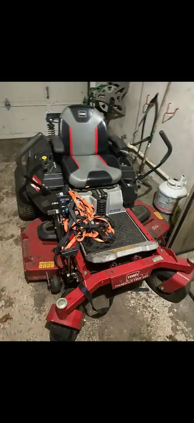 Get ready to tackle your lawn with this used Toro Timecutter HD zero-turn mower, boasting a 54-inch...