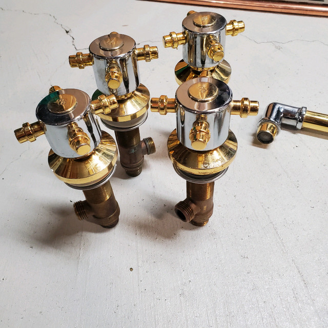 EUC Brass Faucet Fixtures (2 sets) in Bathwares in Markham / York Region - Image 2