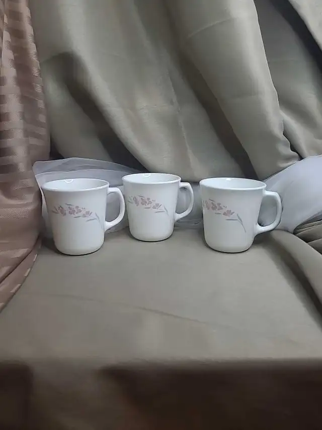 Corelle Corning Ware  Set of 3  Coffee / Tea Cups in Kitchen & Dining Wares in Markham / York Region - Image 11