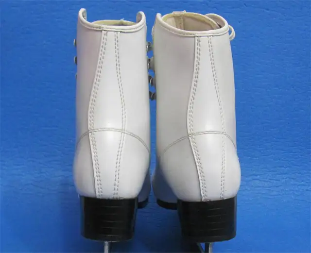 NEW CCM Figure Skates Size-5 Inner Length - 23cm/9" (Dwight in Hockey in Muskoka - Image 9