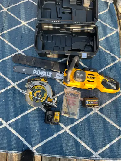 Dewalt chainsaw circular saw 9AH battery, View more