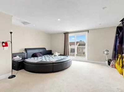 Available NOW — spacious master bedroom for rent in York University Heights, North York! THE ROOM: -...