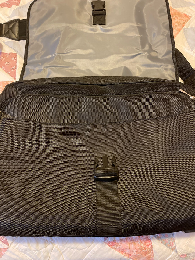 Laptop bag like new in Laptop Accessories in Windsor Region - Image 2
