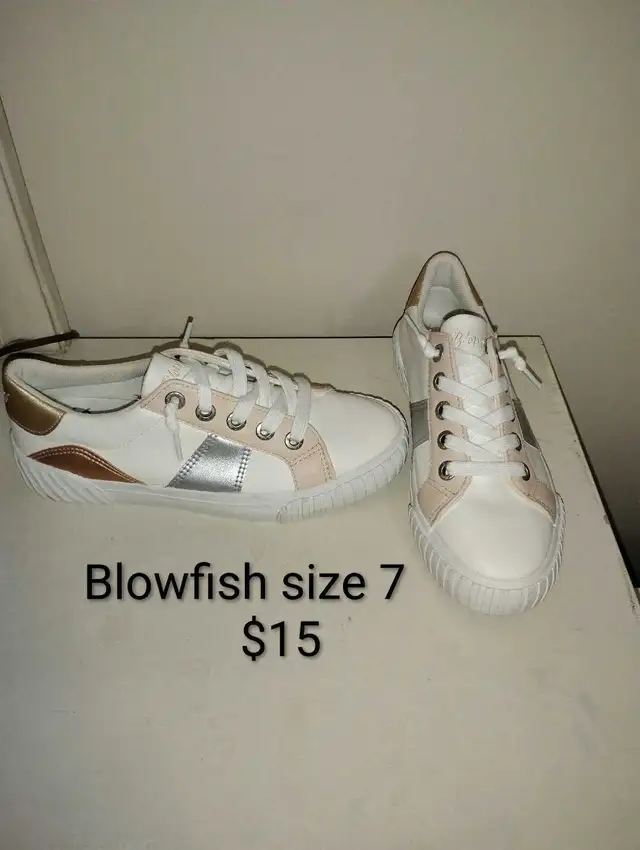 Sneakers in Women's - Shoes in Edmonton - Image 6