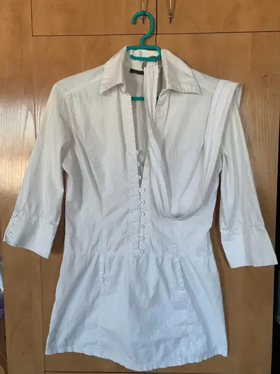 Chandails, chemises et blouses MEDIUM 10$ ch ou 3 pour 25$ - DIS, View more