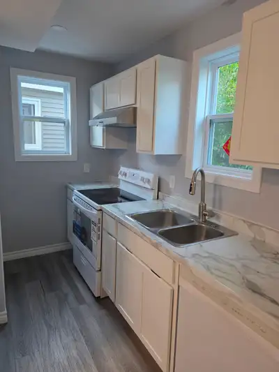 Bayers Road, Halifax, NS Near Joe Howe Spacious 3-bedroom house available on a 1-year fixed-term lea...