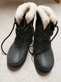 New winter boots women's, (size 7)