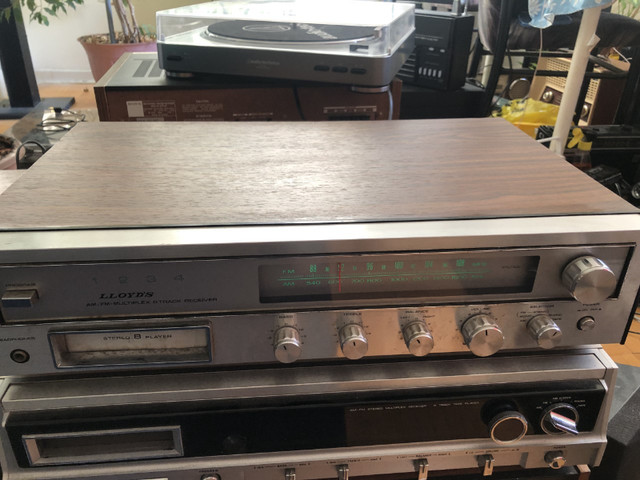 Vintage Lloyds AM/FM 8 Track Player Stereo Receiver Model M946 in Stereo Systems & Home Theatre in City of Toronto