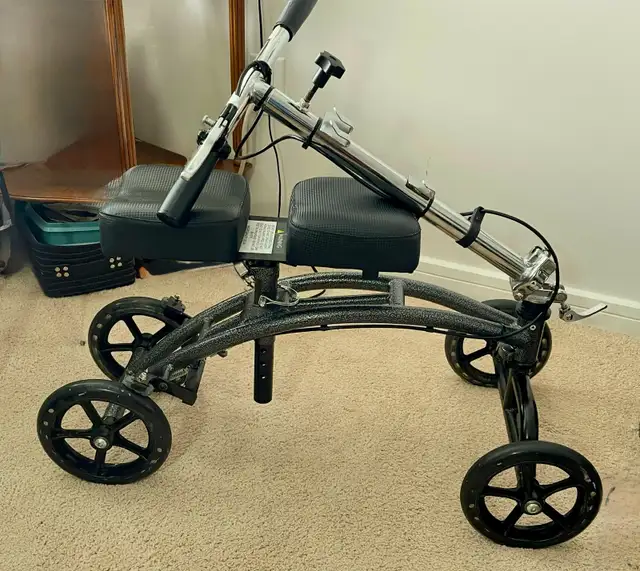 Knee scooter, duel pad for leg injuries in Health & Special Needs in Chilliwack - Image 3