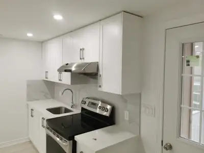 Located in the prime Riverdale area, this unit has 1 bedroom and a living room. Well kept and clean....