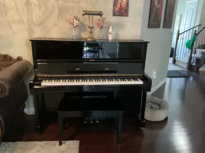 WURLITZER PIANO Solid Structure 1200 OBO Wurlitzer Pianos is one of the oldest names in the piano ma...