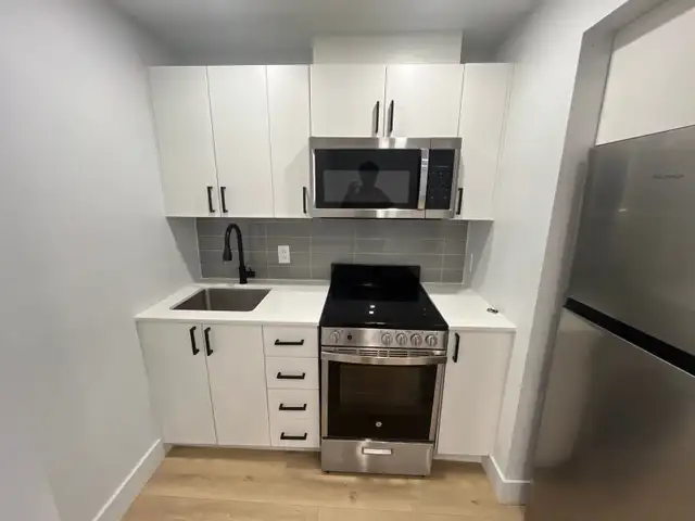 Studio a louer 4790 Sainte Catherine Est in Long Term Rentals in City of Montréal - Image 3
