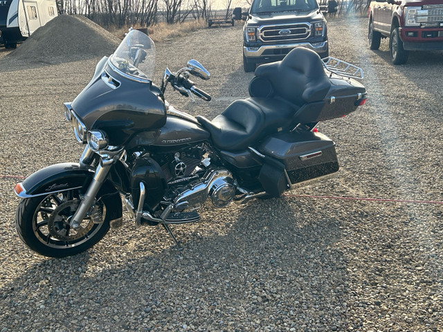 2014 Harley Davidson FLHTK ultra limited  in Touring in Grande Prairie - Image 2