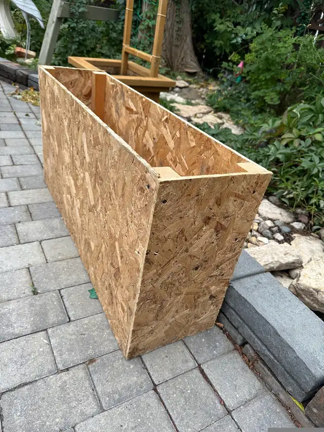OSB PLANTER BOX/ TOOL BOX
36.5” x 10” with 18” hight in Patio & Garden Furniture in Regina - Image 5