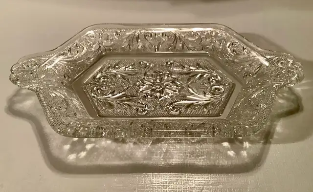 Plateau en verre pressé décoratif in Kitchen & Dining Wares in Québec City - Image 2