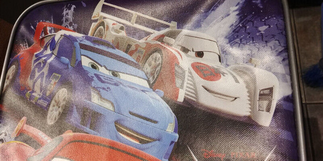 Valise Cars 2 de Disney/Pixar dans Jouets et jeux  à Longueuil/Rive Sud - Image 3