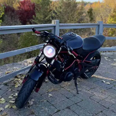 2006 Kawasaki Ninja 650 streetfighter/cafe racer Bike has had a lot of work done to it and is one of...
