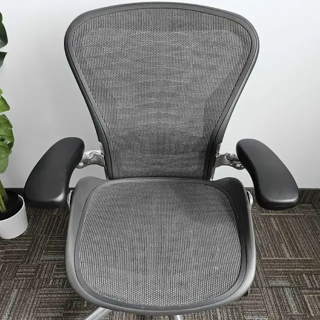 Herman miller Aeron ergonomic office chair FREE DELIVERY in Chairs & Recliners in City of Toronto - Image 5