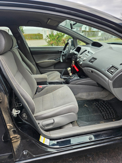 Honda Civic 4-doors Manual/ 4 portes Manuel