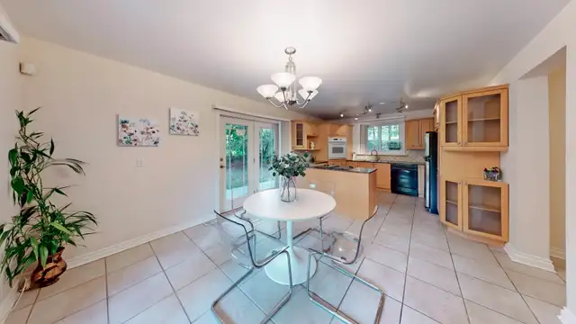 NORTH YORK BAYVIEW YORKMILLS  HOUSE 3 ROOM +2 BATH + PARKING in Short Term Rentals in City of Toronto - Image 4