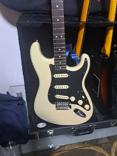 Selling a excellent condition 2015 squier vintage modified stratocaster with hard case. Comes with o...