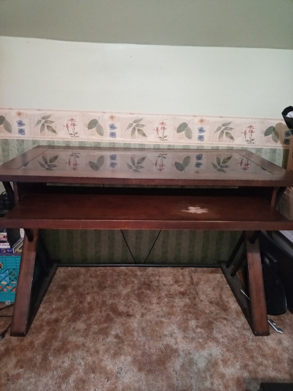 Office Desk in Desks in Belleville - Image 3