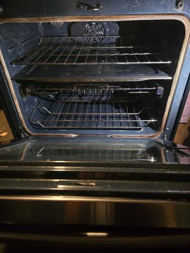 Samsung Oven in Stoves, Ovens & Ranges in Markham / York Region - Image 3