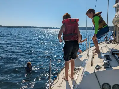 Currently at Wiarton Marina Pros Sleeps 4 Loaded with 5 sails incl spinnaker & blade jib Mercury 4-s...