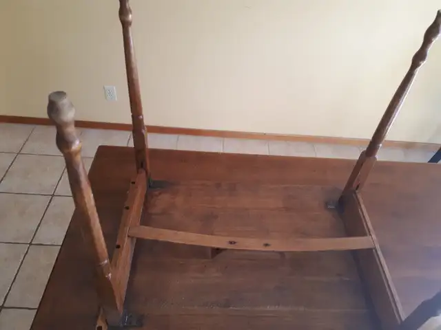 Wooden Table $140 - Excellent condition. Downsizing! in Hutches & Display Cabinets in Ottawa - Image 5