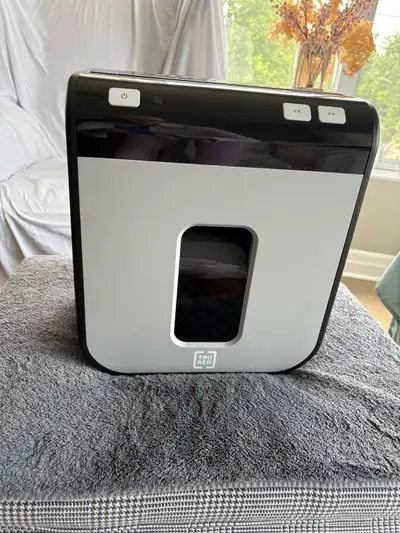 Excellent paper shredder. Never used. Instructions included