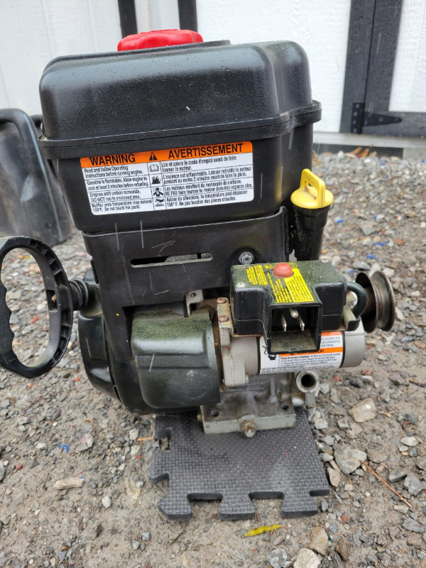 Briggs and Stratton 800 series Snowblower engine Snowblowers