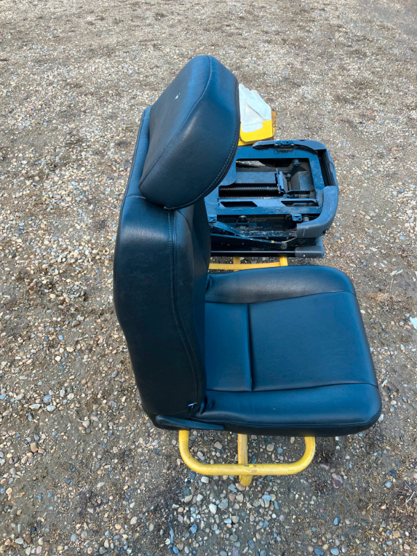 BraunAbility Disability access seat. in Auto Body Parts in Edmonton - Image 2