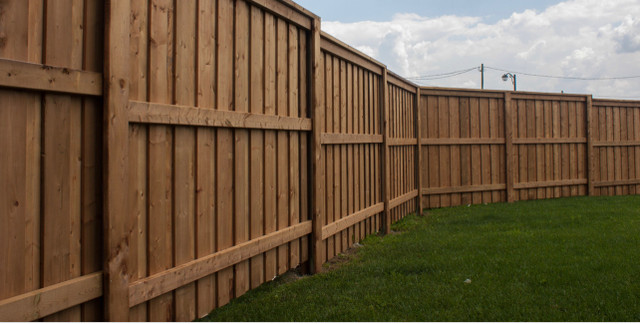 GTA fencing and decks new or repair please call me free estimate in Construction & Trades in Oshawa / Durham Region