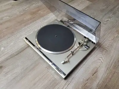 Technics SL-Q200 Turntable, View more