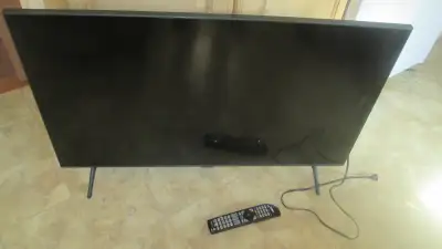 Samsung - 43" UN43TU7000F LED 2160P 4K UHD Smart Tizen TV, View more