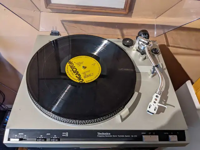 Technics SL-210 Turntable in Stereo Systems & Home Theatre in City of Toronto - Image 8