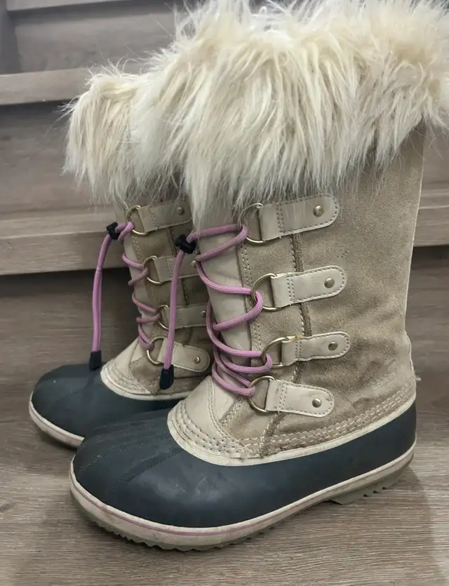 Sorel Winter Boots - youth Size 6 /woman size 7.5-8 in Women's - Shoes in Calgary - Image 5