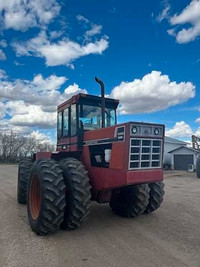 4386 International 4 wheel drive tractor