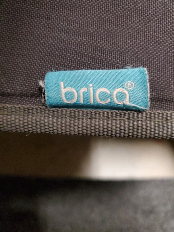 Brica Car Seat / Booster Seat Protector dans Poussettes, porte-bébés et sièges d'auto  à Ville de Montréal - Image 2