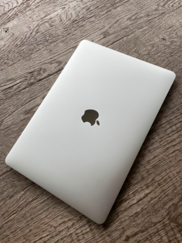 MacBook Air 13" 2020 (8GB Memory - 256GB SSD) in Laptops in Leamington - Image 3