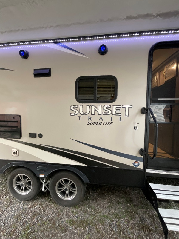 2018 CROSSROADS SUNSET TRAIL SUPER LITE 254RB in Travel Trailers & Campers in Sault Ste. Marie - Image 3