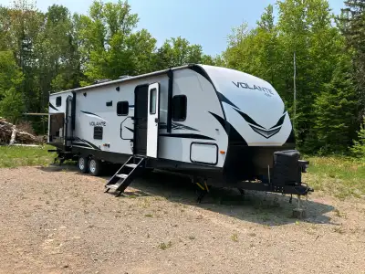 2020 32SB Volante (by Cross Roads). Bunk house that can sleep 5. Outdoor kitchenette. Like new! Stor...