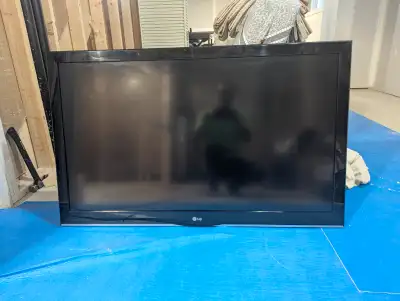 LG 47LD500 - 47 inch 1080p 120Hz High Definition LCD TV You will need to buy a remote as I don't hav...