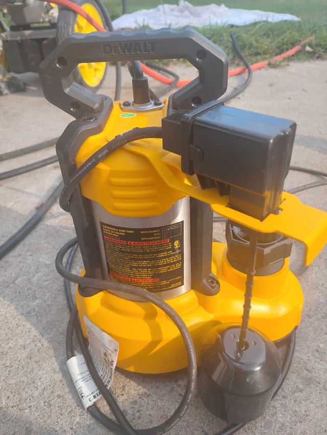 DeWalt sump pump  in Power Tools in Oshawa / Durham Region - Image 2
